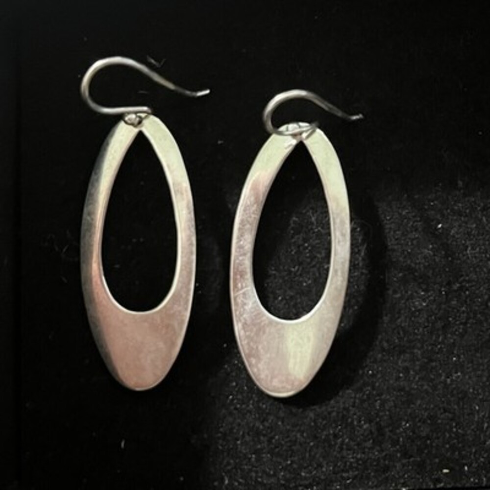 Sterling Silver Oval Hallow Hammer Earrings Marked 925 LA - Picture 1 of 3